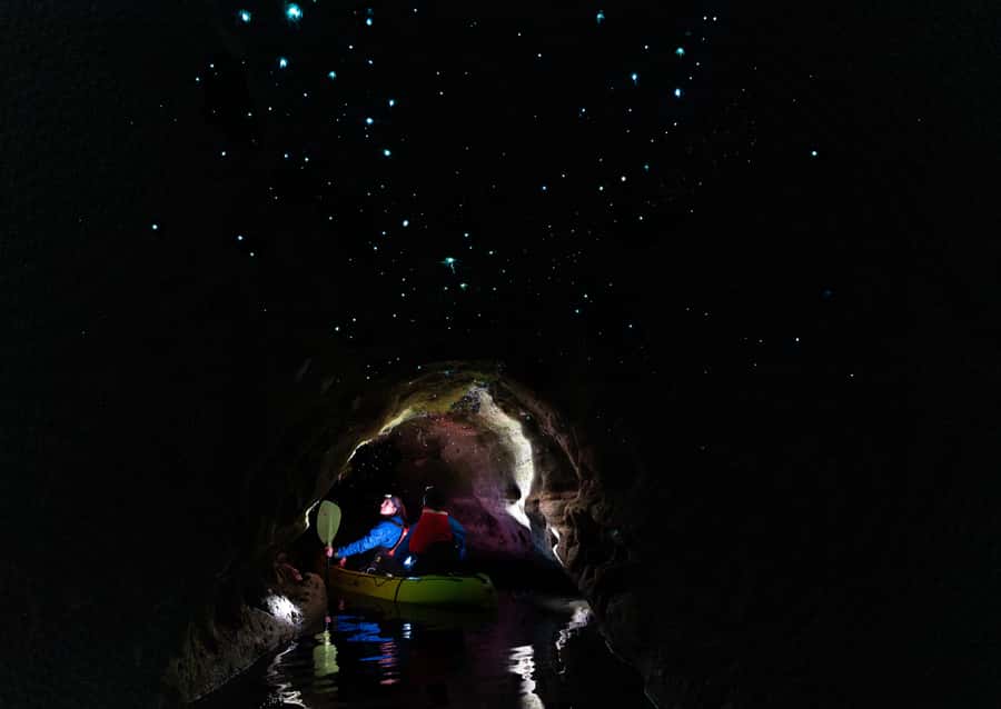 Rotorua: Glow Worm Kayak Tour - From Rotorua iSite to the lake shore