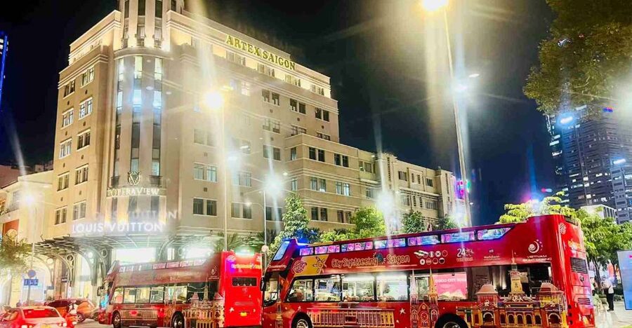 Saigon: City Sightseeing 45-Minute Panoramic Night Tour - Starting beside the Opera House