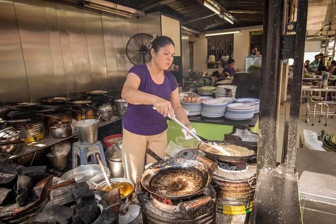 Saigon Night Bites on Foot: Local Vendors, Stories & Sweet Finish - The Alley Coffee Ritual