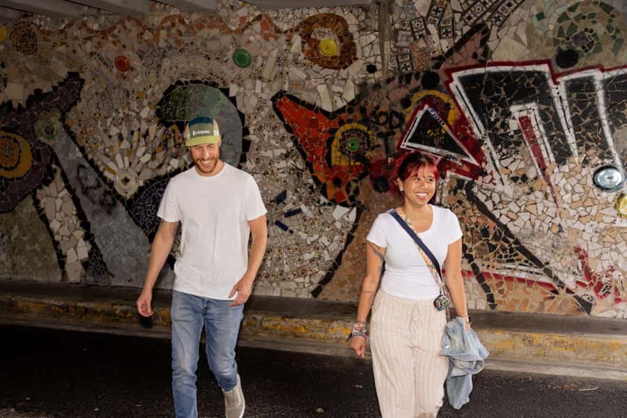 San José: Night Food and Culture Tour with Dinner - The guides are the heart of the evening