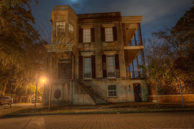 Savannah's Ghost City "Dead of Night" Walking Night Tour - Johnson Square and Savannah’s buried past
