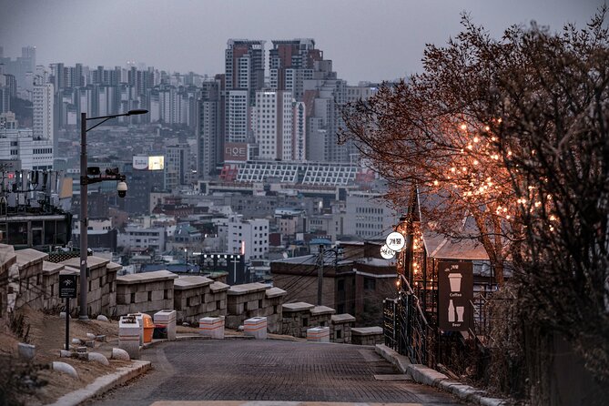 Seoul moonlight walking tour with local historian - Naksan Park explains Seoul from above