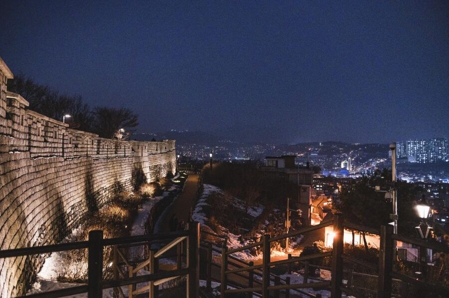 Seoul: Nighttime Hidden Gems Walking Tour - Practical advice for making the climb easier