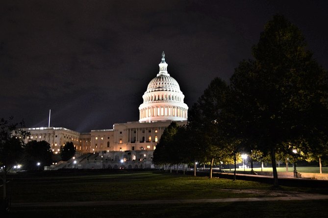Small Group National Mall Night Tour with 10 Top Attractions - Vietnam Veterans Memorial and its connected sculptures