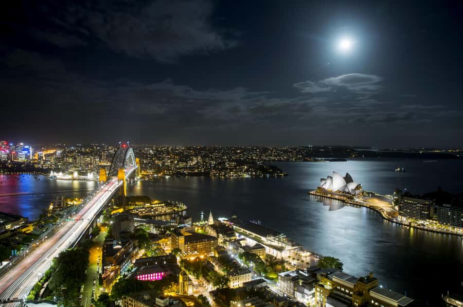 Sydney: Big Bus Panoramic Night Tour by Open-Top Bus - Crossing Sydney Harbour Bridge after the lights come on