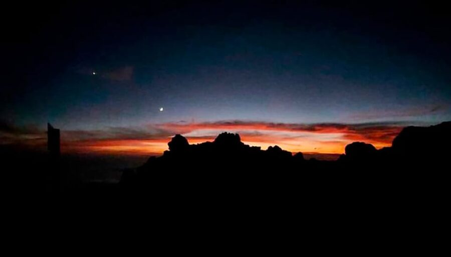 Tenerife: Sunset Night Tour and Stargazing at Teide + Dinner - The astronomy session in the dark