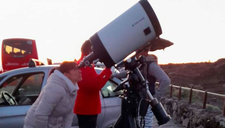 Tenerife: Sunset Night Tour and Stargazing at Teide + Dinner - The sunset stop above the clouds