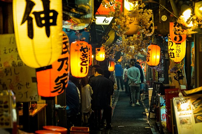 Tokyo Bar Hopping Tour in Shinjuku (All-You-Can-Drink + Dinner) - The Godzilla head and a change of mood