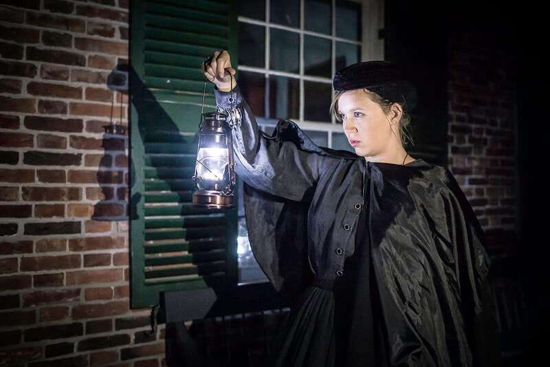 Toronto: Dark History Nighttime Walking Tour - Simple preparation for a better night