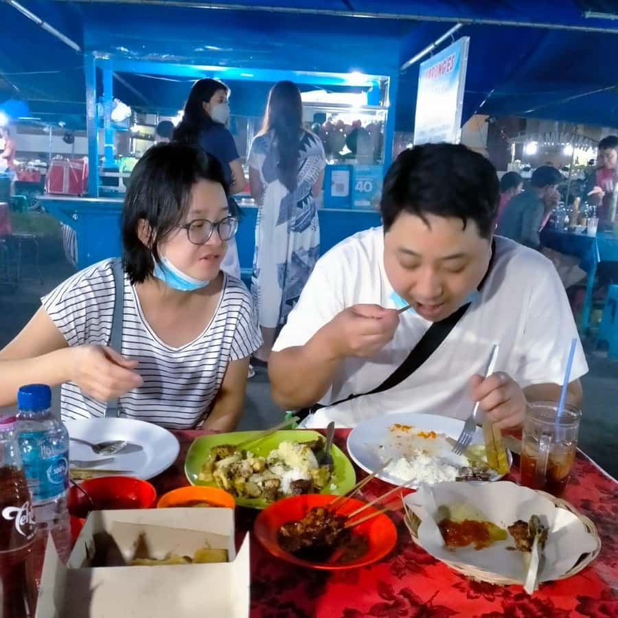Ubud Traditional Night Market Food Tour-All Inclusive - Starting with Balinese cakes and small snacks