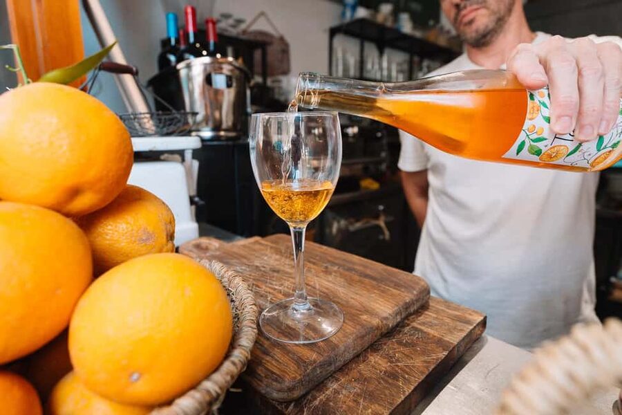 Valencia: Tapas and Drinks Evening Tour - Stop one: a gentle introduction to Valencian sharing