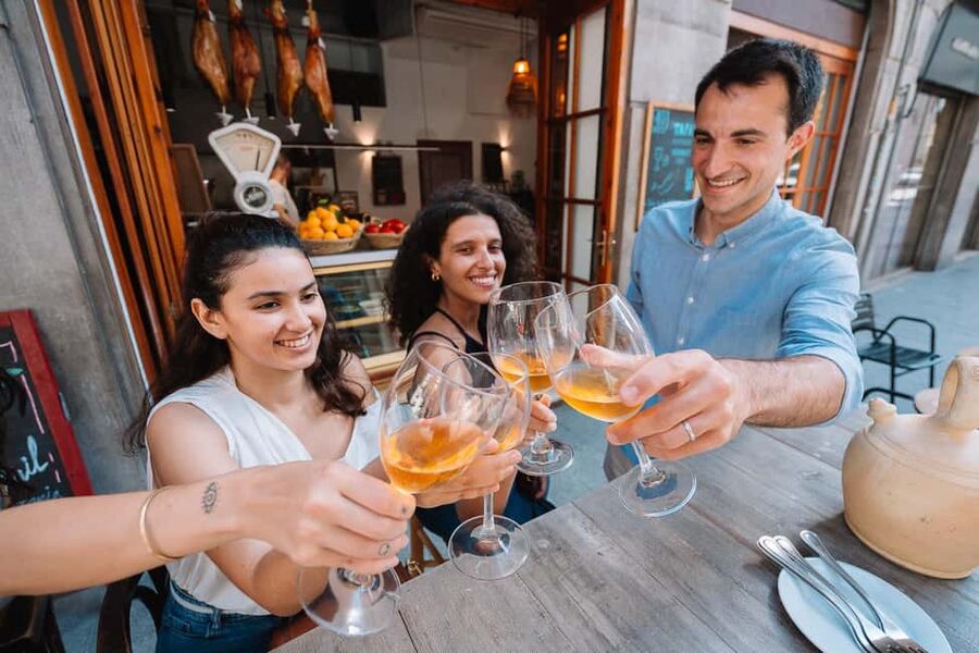 Valencia: Tapas and Drinks Evening Tour - Stop two: croquettes, seafood, and local drinks