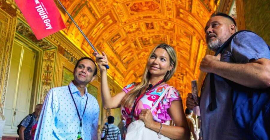 Vatican Evening Tour: Vatican Museums & Sistine Chapel - Meeting your guide at Viale Vaticano 100