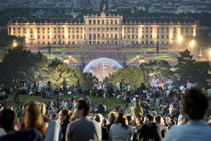 Vienna: Big Bus City Highlights Night Tour with Live Guide - Stadtpark and the city’s softer side