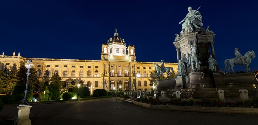 Vienna: Panoramic Night Tour by Bus - Vienna State Opera: a fitting starting point
