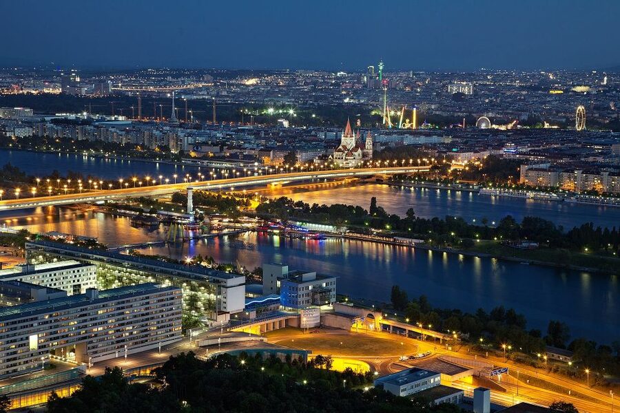 Vienna: Panoramic Night Tour by Bus - Finding the bus at the State Opera