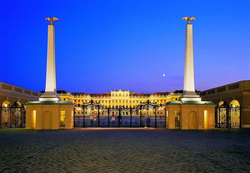 Vienna: Schönbrunn Palace Evening Tour, Dinner and Concert - Why Schönbrunn after closing time feels different