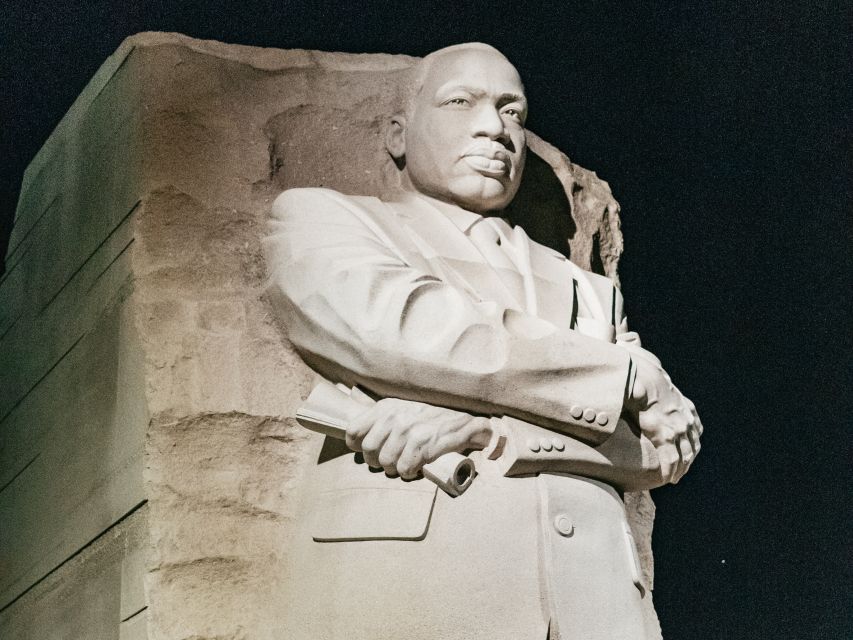 Washington DC: Monuments by Moonlight Nighttime Trolley Tour - Guide style: history with a sense of humor