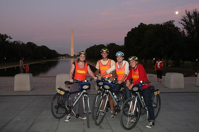 Washington DC Sites at Night Guided Bicycle Tour - WWII Memorial and Constitution Gardens