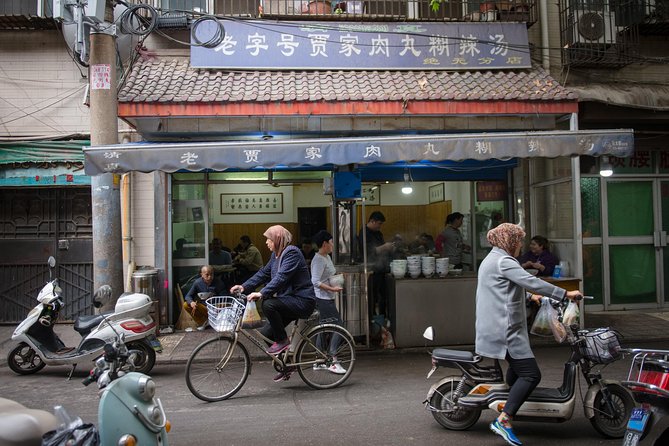 Xi'an Evening Food Tour by TukTuk - Riding the tuk-tuk through Xi’an’s old streets