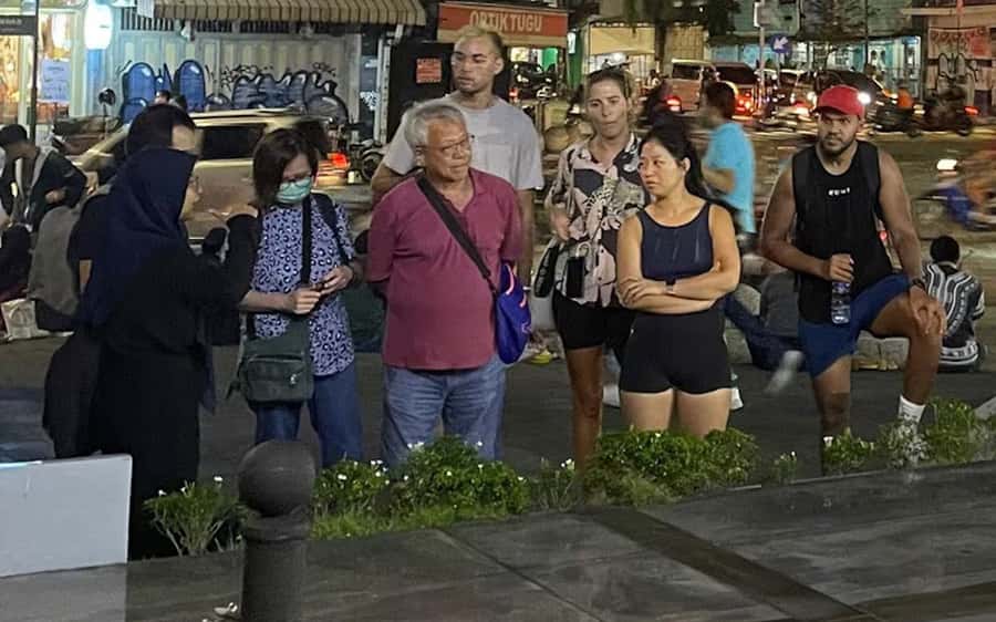 Yogyakarta: Nighttime Walk and Food Tour - What makes this Yogyakarta night tour worth considering