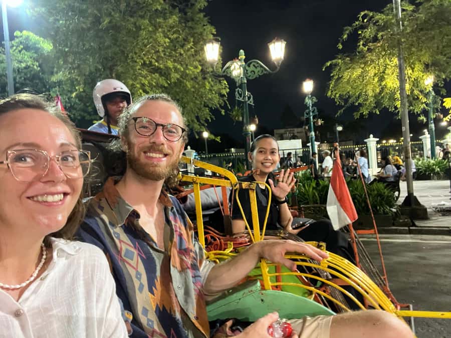 Yogyakarta: Nighttime Walk and Food Tour - Plengkung Wijilan and the taste of regional food
