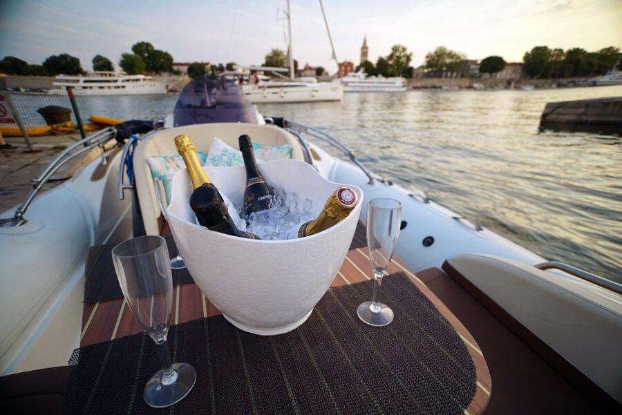 Zadar: Sunset and Night Cruise with Unlimited Sparkling Wine - Along the UNESCO-listed walls and Lion Gate